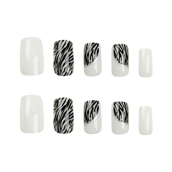 Kunstvolle Nagelverlängerungen mit stilvollem Zebra-Muster Karnz