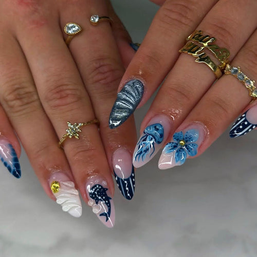 Künstlerisch vom Meer inspiriertes Nagelkunst-Set