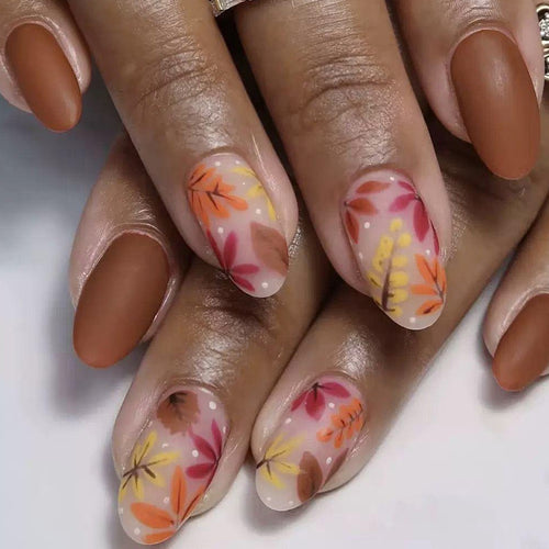 Künstlerische florale Overlay-Nagelverstärkungen Karnz