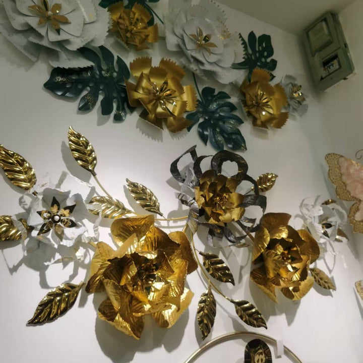 Blumen-Wanduhr mit Blattdesign Karnz