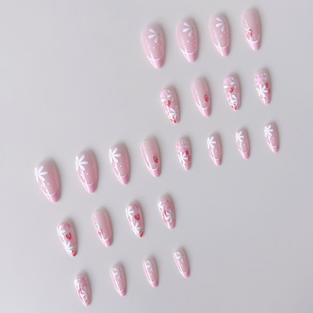 Kunstnagelset mit verspielten Blumen- und Erdbeermotiven Karnz