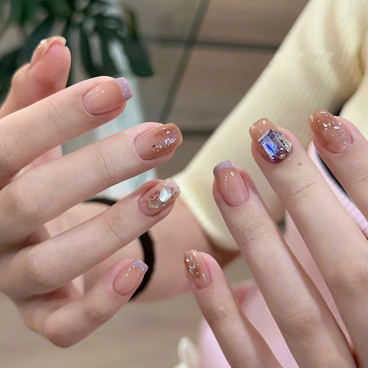 Elegante Press-On-Nagel-Set mit künstlerischem Glitter und dekorativen Akzenten Karnz