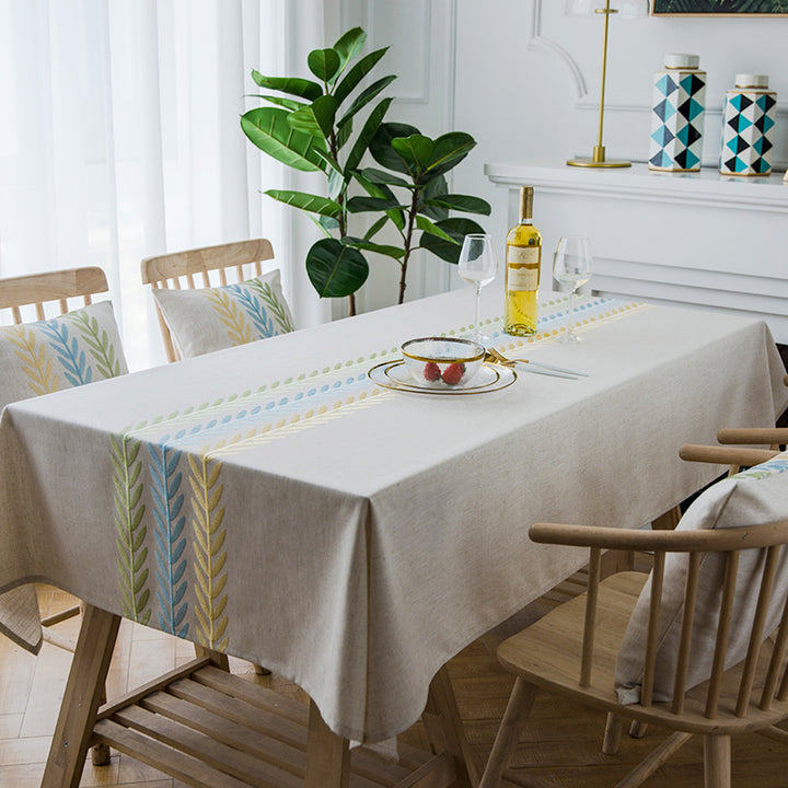 Elegante Tischdecke mit Blattmuster