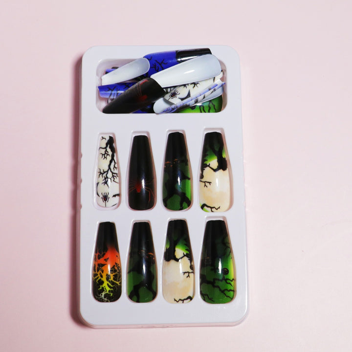 Künstlerisches Press-On Nageldesign mit Tropfeneffekt Karnz