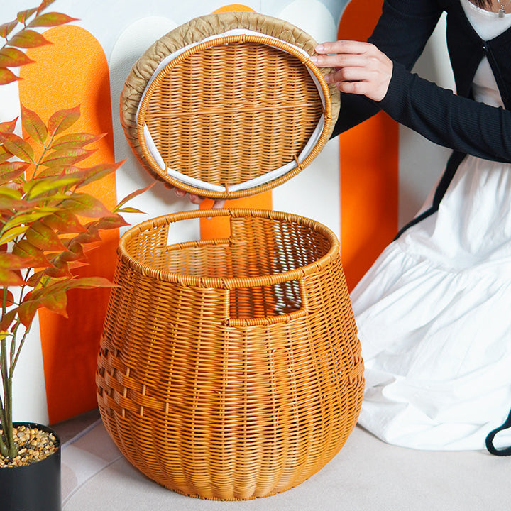 Gemütlicher Rattan Aufbewahrungshocker Karnz