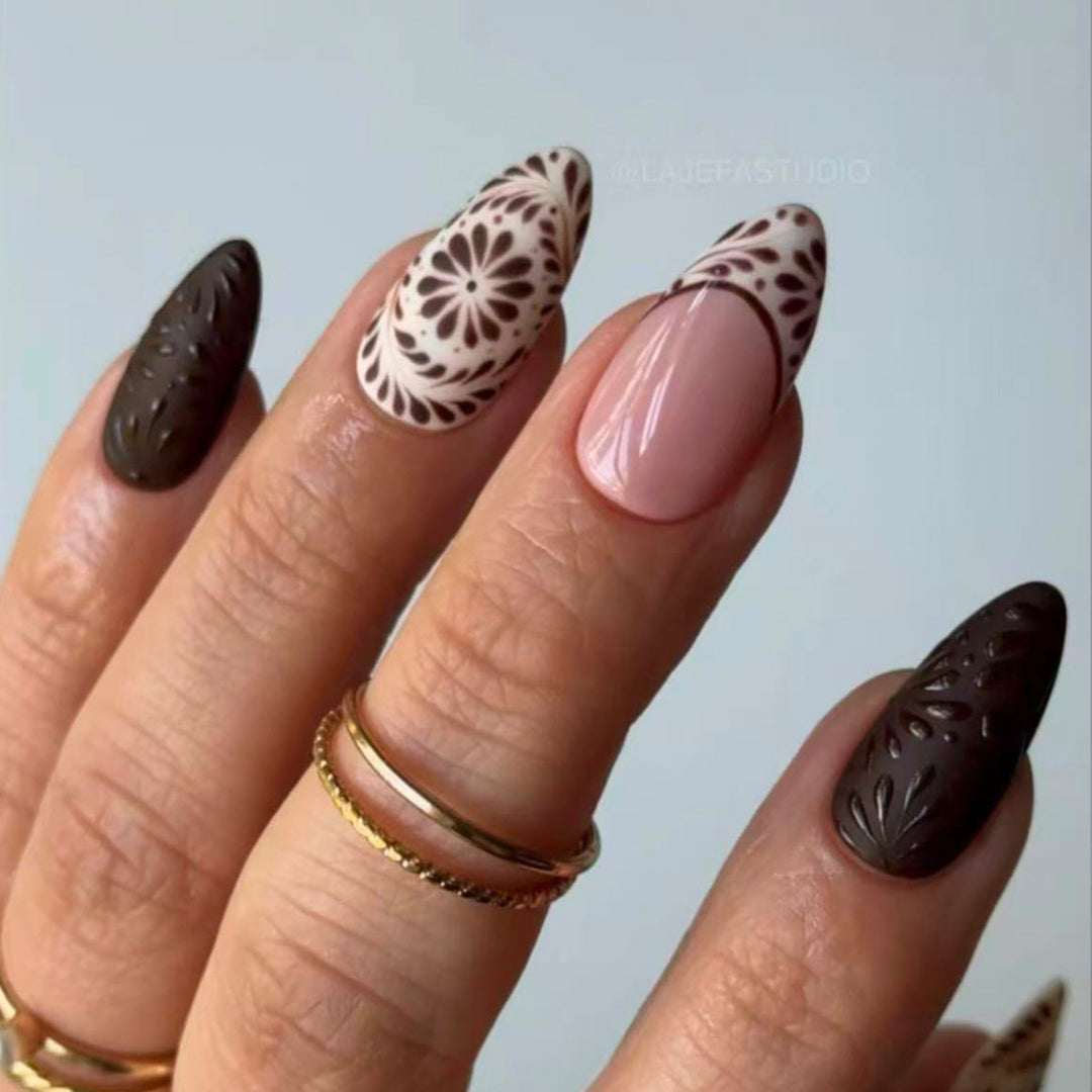 Künstlerisches Press-On Nageldesign