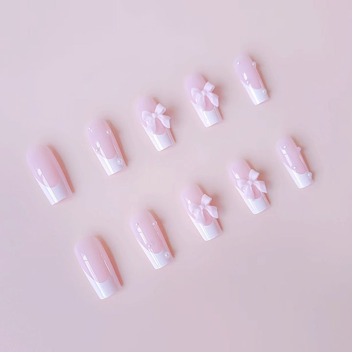 Kunstnagelset mit eleganten Schleifen- und Perlverzierungen Karnz