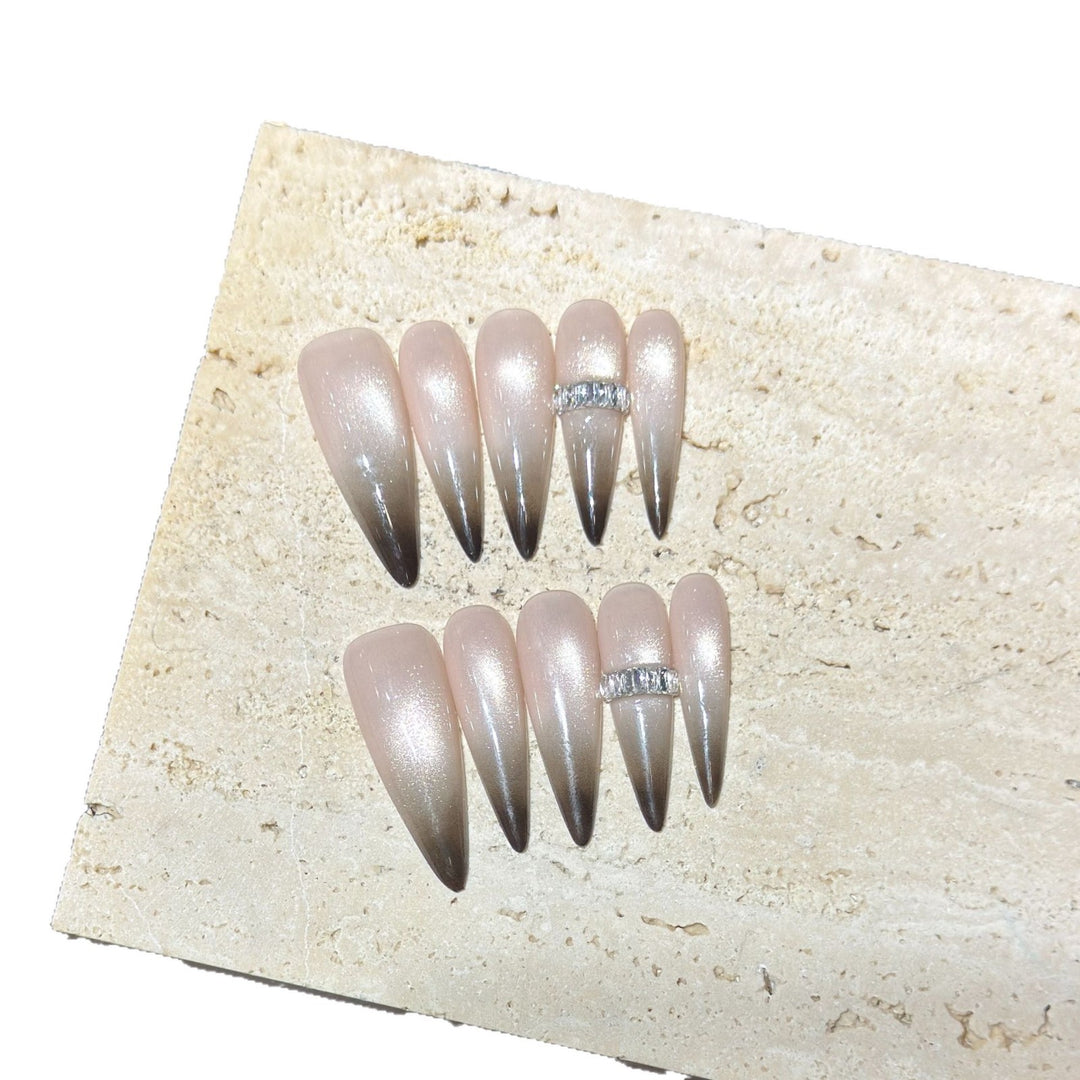 Elegante Stiletto Press-On Nägel Set mit Glitzerakzenten