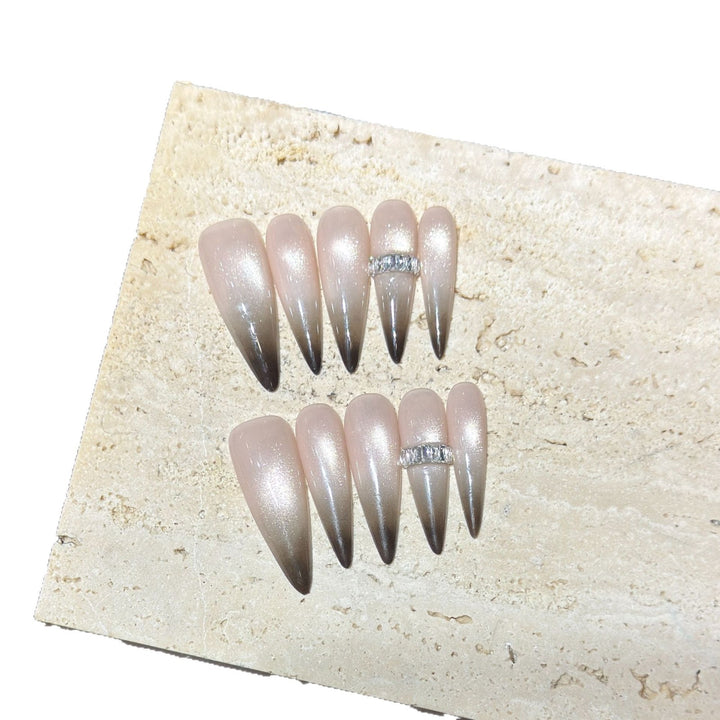 Elegante Stiletto Press-On Nägel Set mit Glitzerakzenten