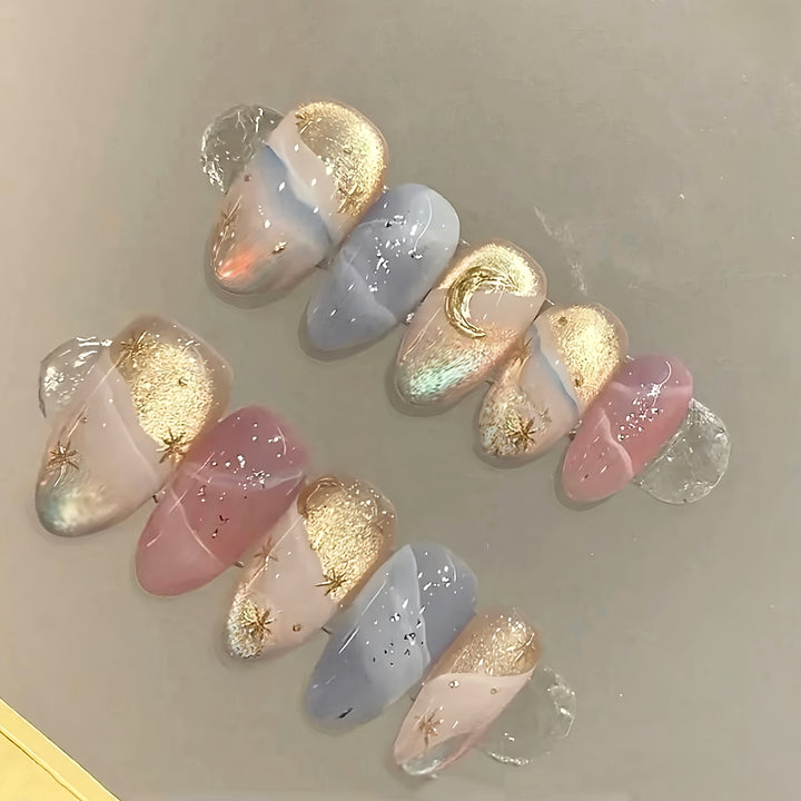 Himmlisch inspirierte Press-On Nagelkunst