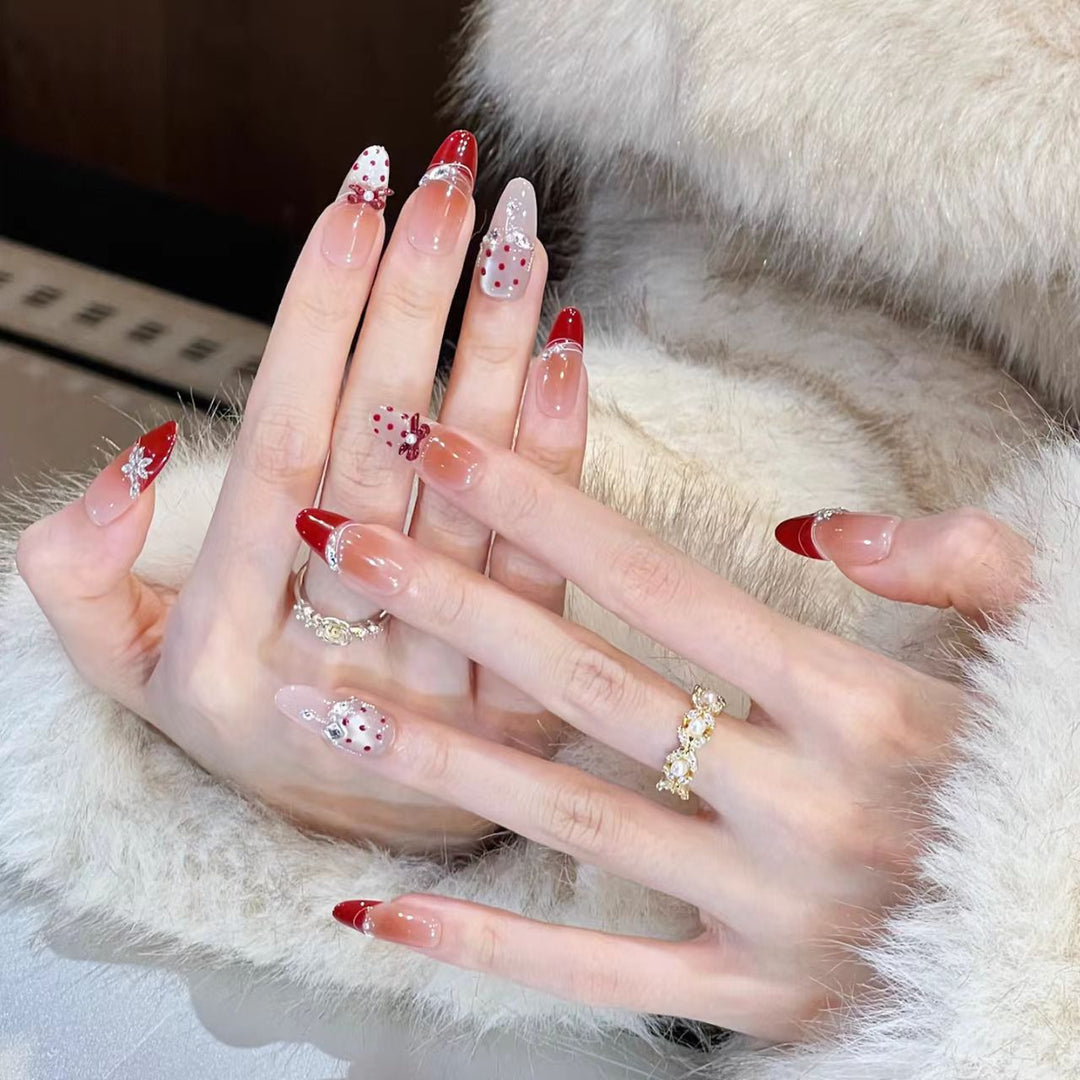 Dekoratives Press-On-Nagelset mit einzigartigen Mustern Karnz