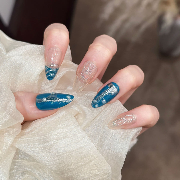 Künstlerische Metallic Press-On Nails