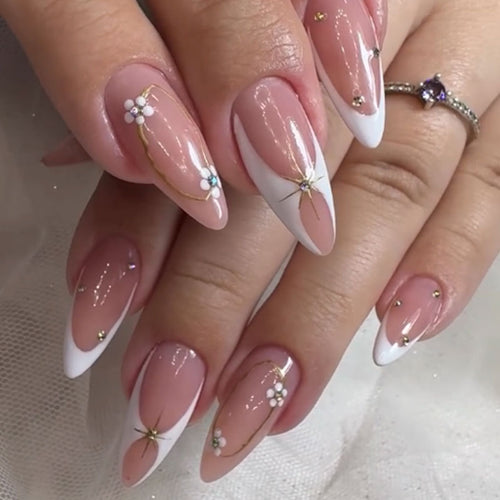Elegante Floral Stiletto Nagelkunst
