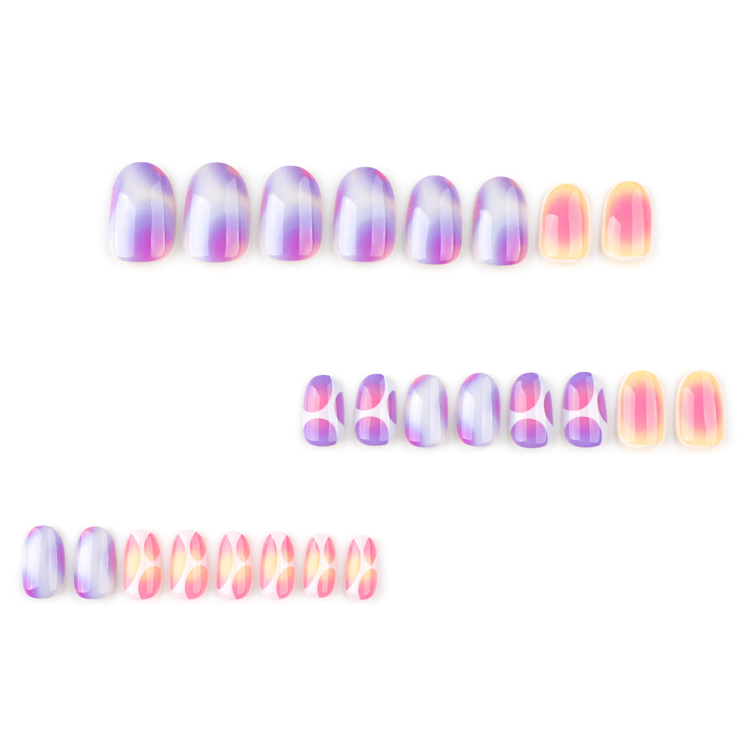 Elegante und kreative Nagelkunst mit sanftem Farbverlauf und geometrischen Akzenten Karnz