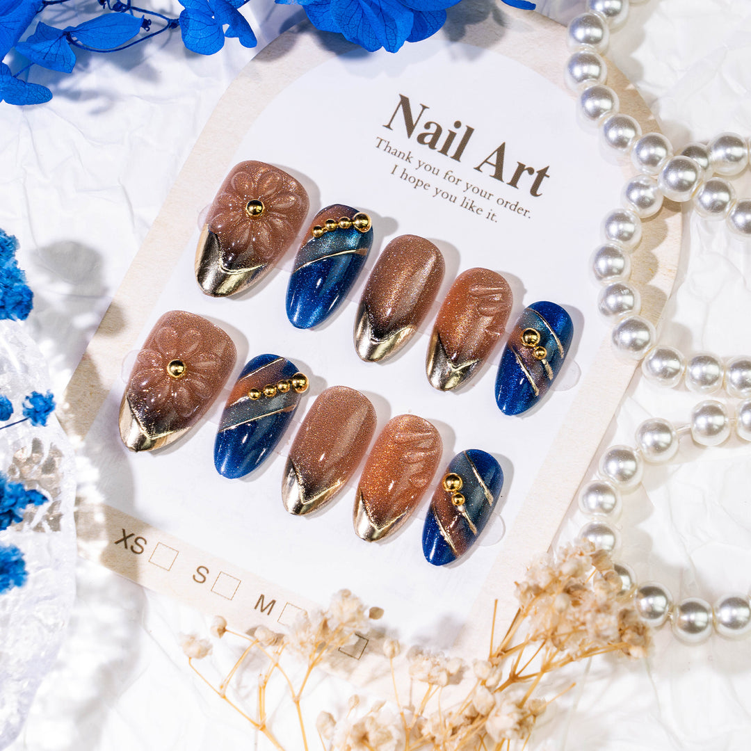 Dekorativer Press-On-Nagelset mit künstlerischen Designs