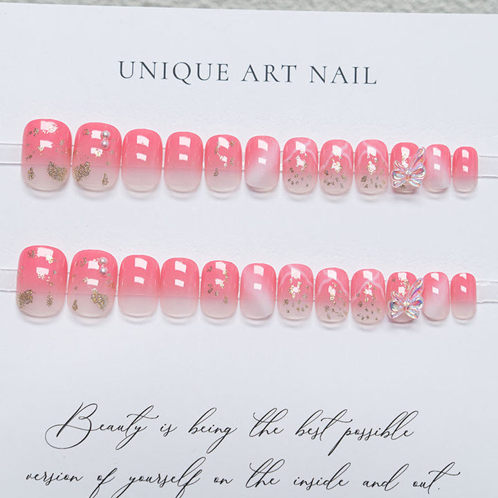 Dekorative Nagelkunst mit Schleifendetails