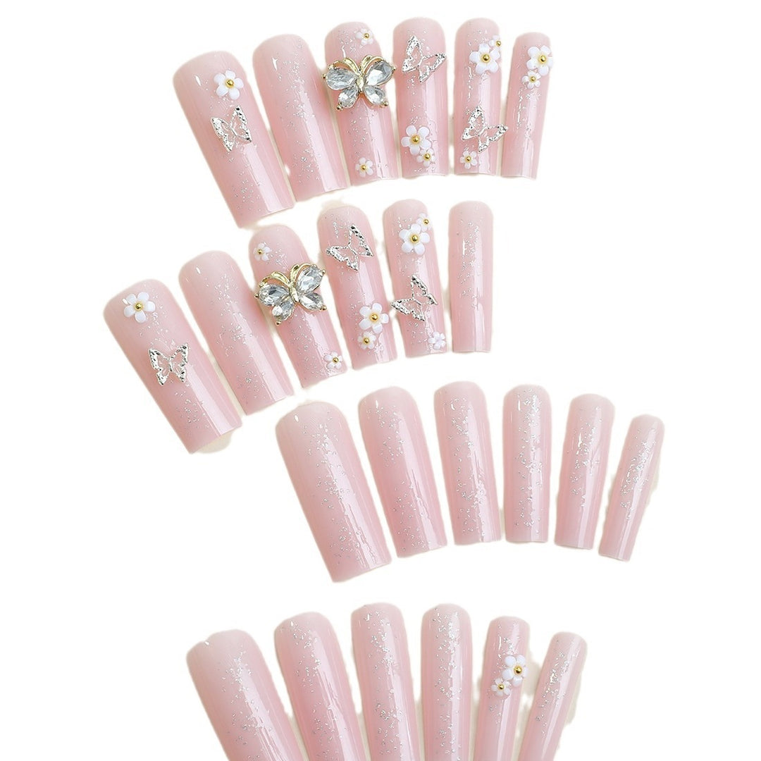 Kunstnagelset mit eleganten 3D-Blüten und Glitzerdetails Karnz