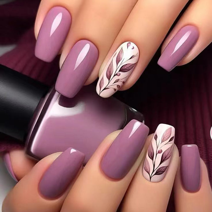 Künstlerische florale Nagelkunst