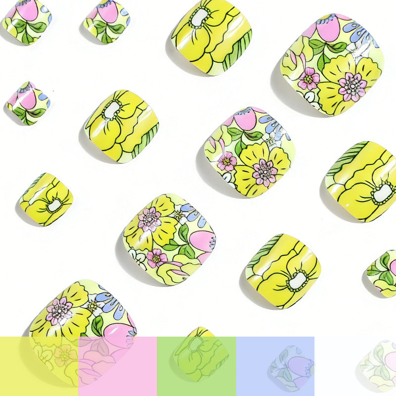Dekorative florale Nagelkunst Karnz