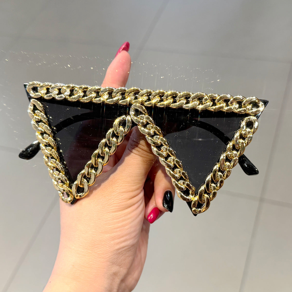 Damen trendige Sonnenbrille mit auffälligem Kettenrahmen Karnz