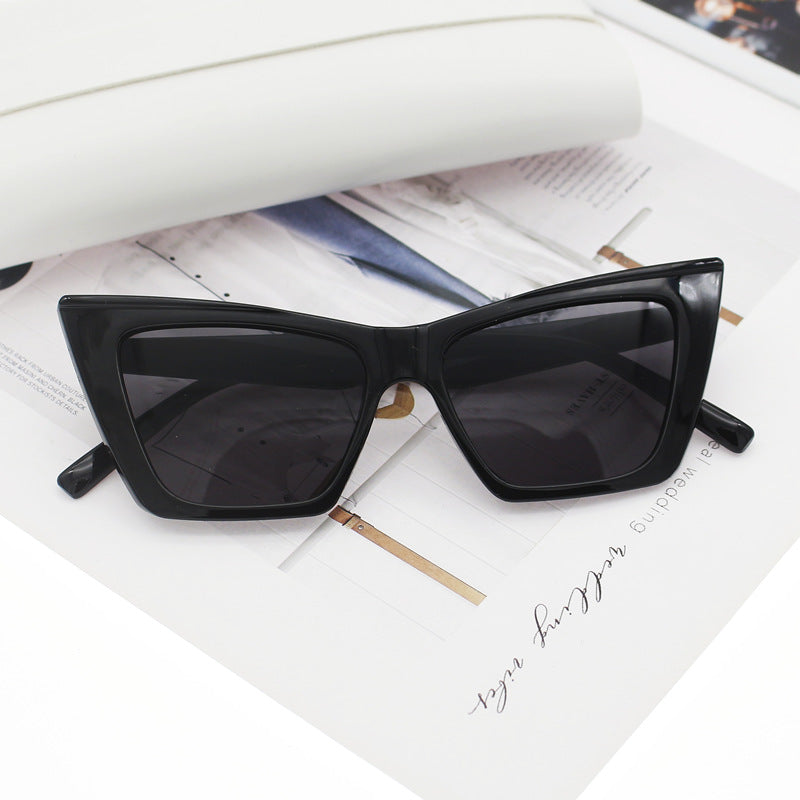 Damen Katzenaugen-Sonnenbrille mit transparentem Rahmen und UV-Schutz Karnz