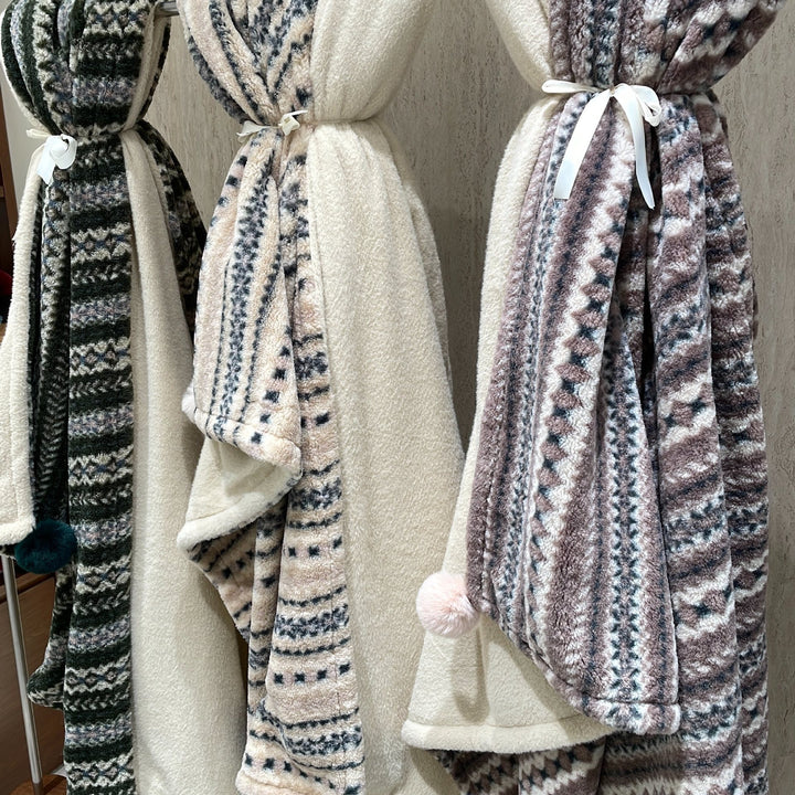 Oversized Gestreifter Mohairmix Schal mit Bommel