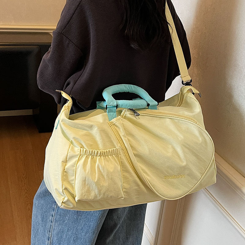 Multifunktionale Reisetasche mit verstellbaren Trägern
