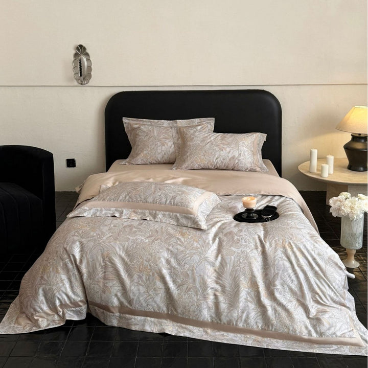 Luxuriöses Satin-Bettwäsche-Set mit floralem Allovermuster und Satinbordüre