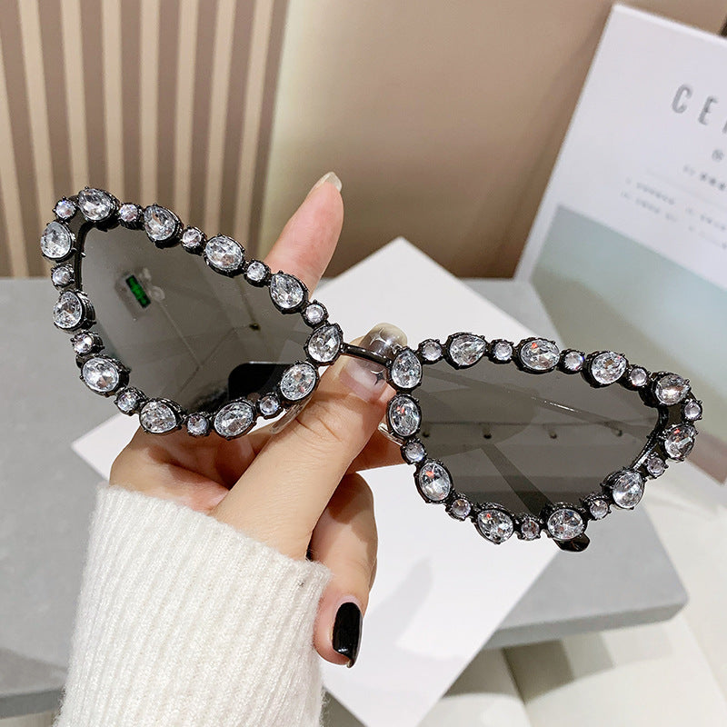 Damen Glamouröse Cat-Eye Sonnenbrille mit funkelnden Strassdetails Karnz