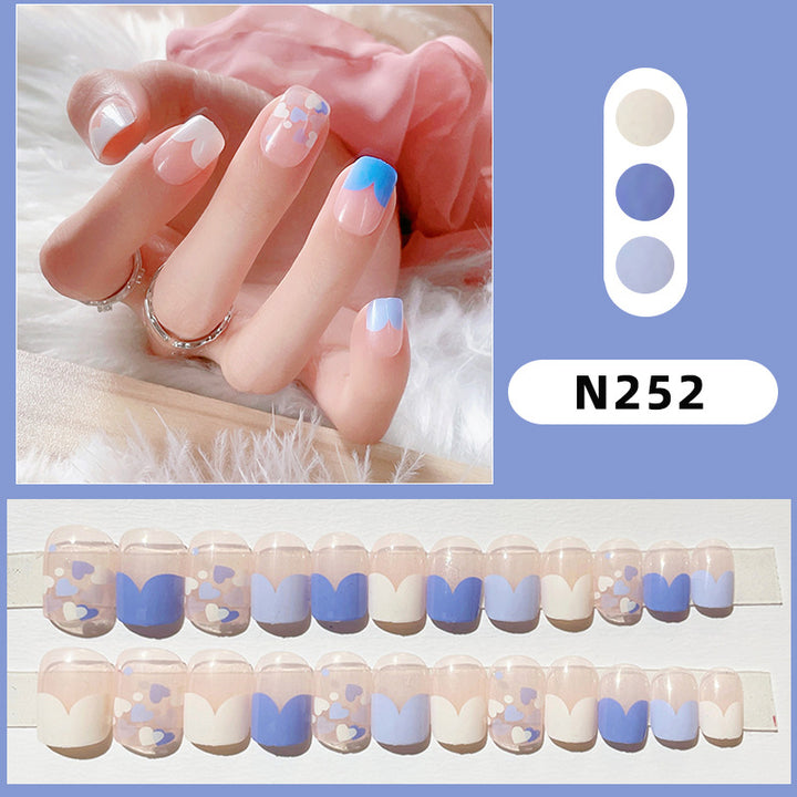 Künstlerisches Press-On-Nagelset mit floralen Mustern