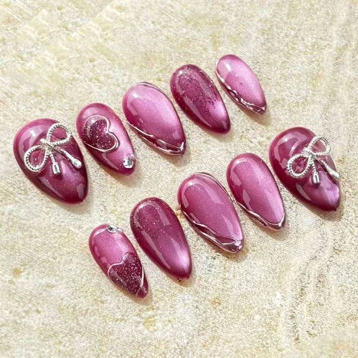 Elegante Kunstnagel-Kollektion mit Glitzermotiven Karnz