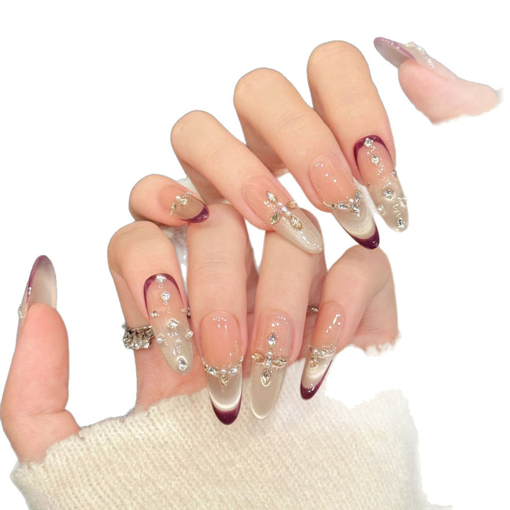 Elegantes Press-On Nagelkunst-Set mit Edelstein-Akzenten  1791773742