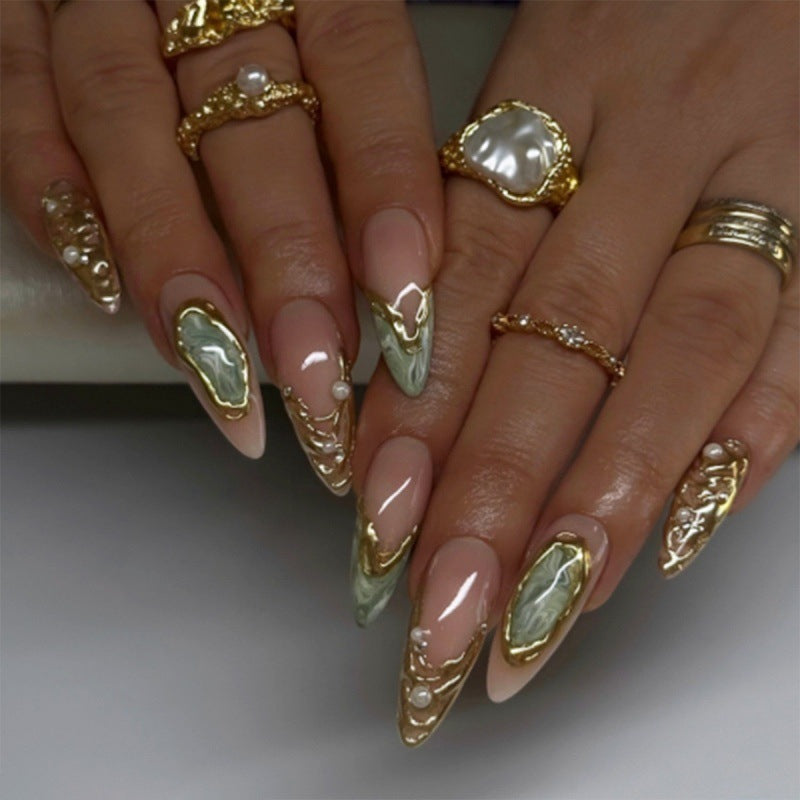 Kunstvolle Nail Art Karnz
