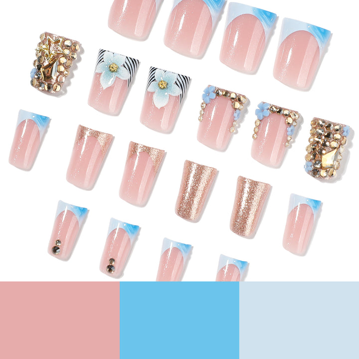 Kunstvolle Nagelverlängerungen mit Floral-Design und Glitzer Karnz