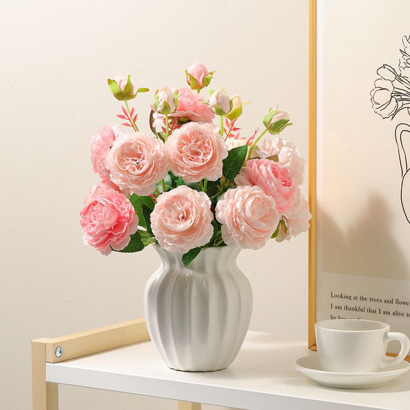 Elegante Kunst-Rosenblumenanordnung