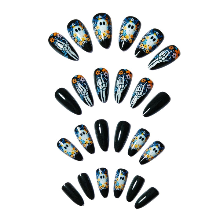 Kunstnägel Im Kreativen Totenkopf-Design Karnz