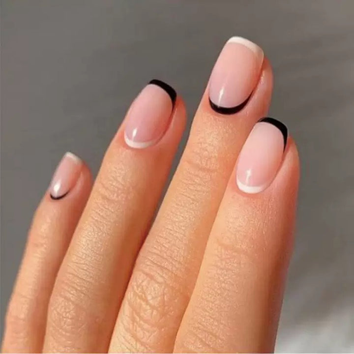 Kunstnagelset mit elegantem französischen Design und schwarzem Akzent Karnz