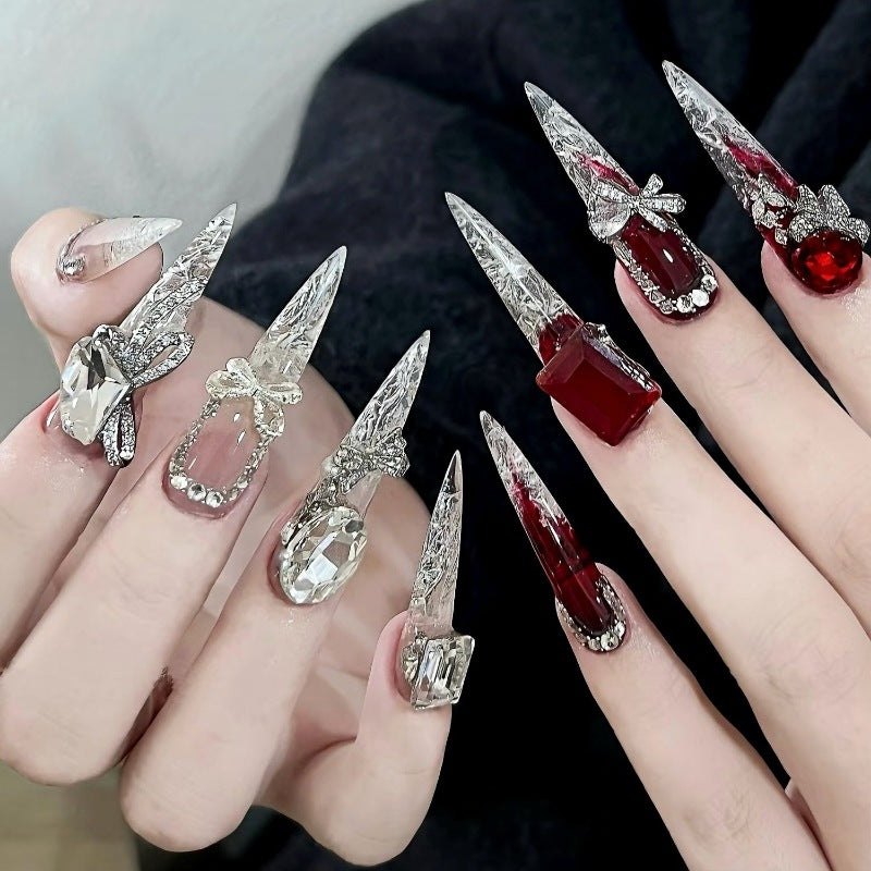 Edelstein-beschmückte Stiletto-Nagelerweiterungen