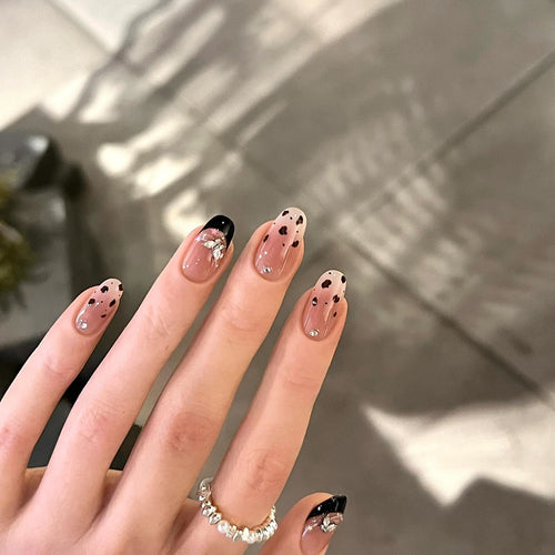 Dekorative Nagelkunst Karnz