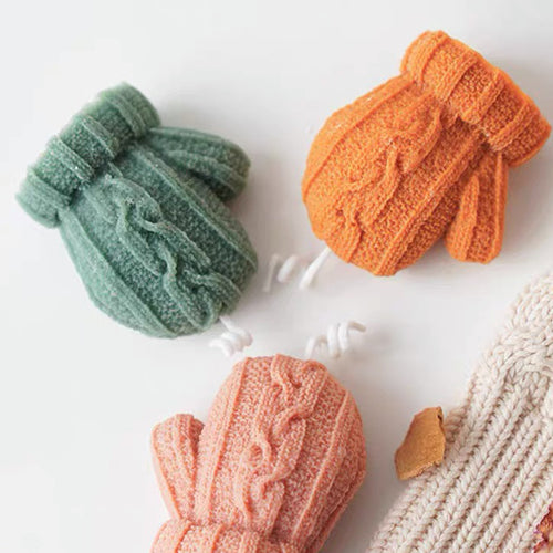 Weiche Kabelstrick-Babyhandschuhe mit elastischem Bündchen und angebundenem Handgelenkband