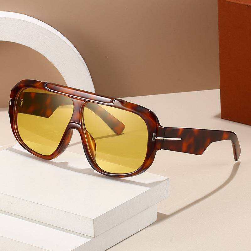 Damen sportliche Sonnenbrille mit stylischem Vollranddesign Karnz