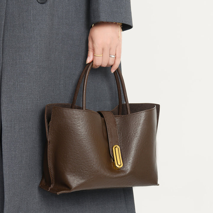 Skulptierte glatte, strukturierte Tasche mit abnehmbarem Schultergurt