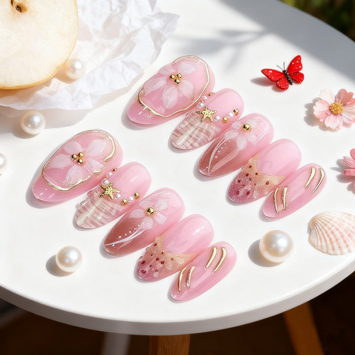 Kunstnagelset mit luxuriösen 3D-Blüten und edlen Akzenten Karnz