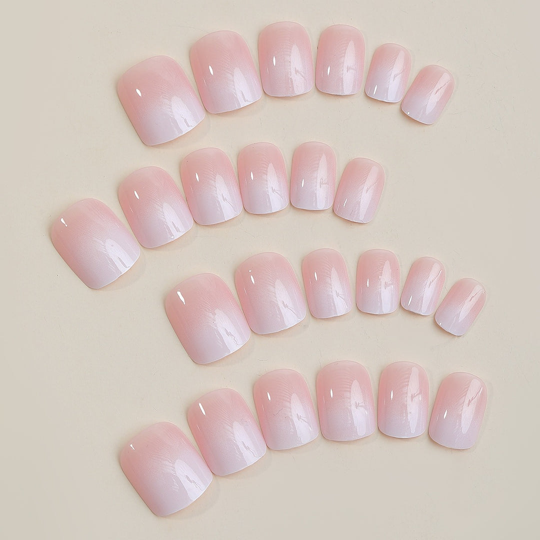 Kunstnagelset mit natürlichem Look und Hochglanz Karnz