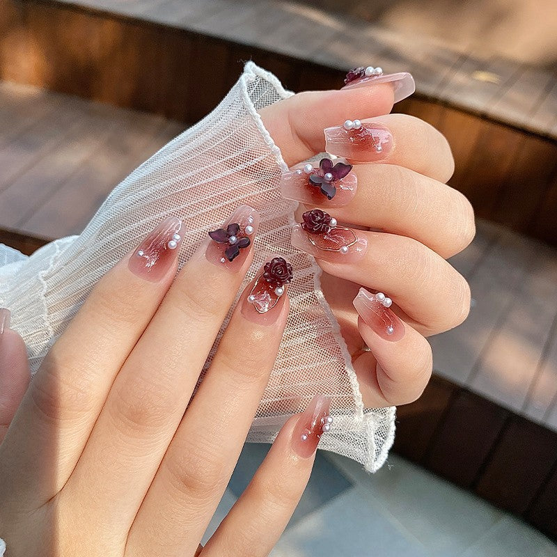 Elegante und Glänzende Nagelkunst Karnz