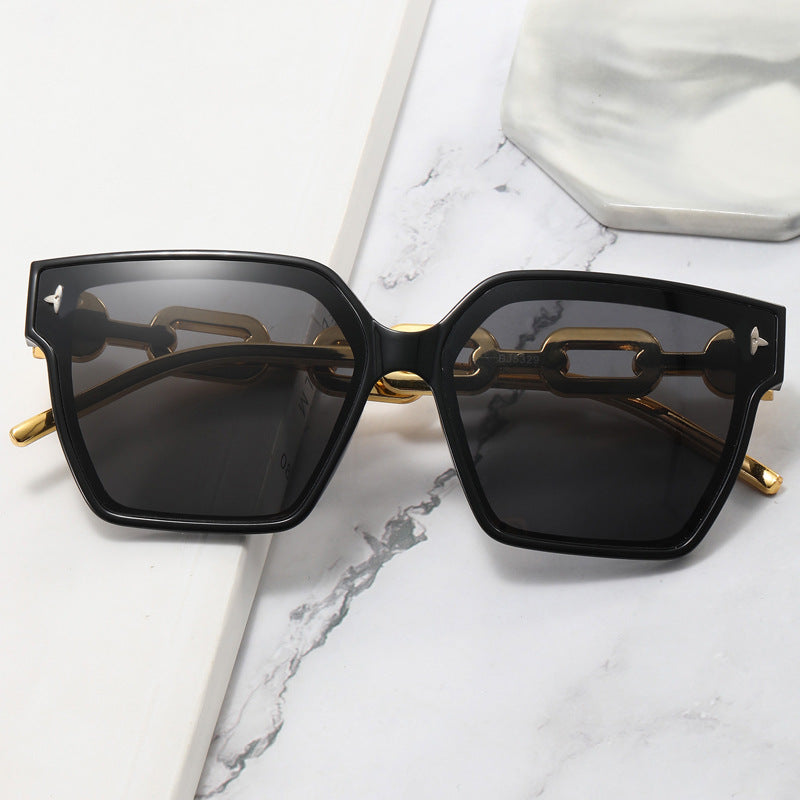 Damen modische quadratische Sonnenbrille mit luxuriösen Akzenten Karnz