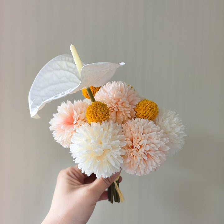 Dekorative künstliche Blumenarrangement