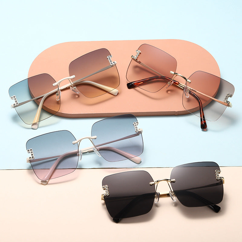 Damen modische quadratische Sonnenbrille mit zarten Designdetails Karnz
