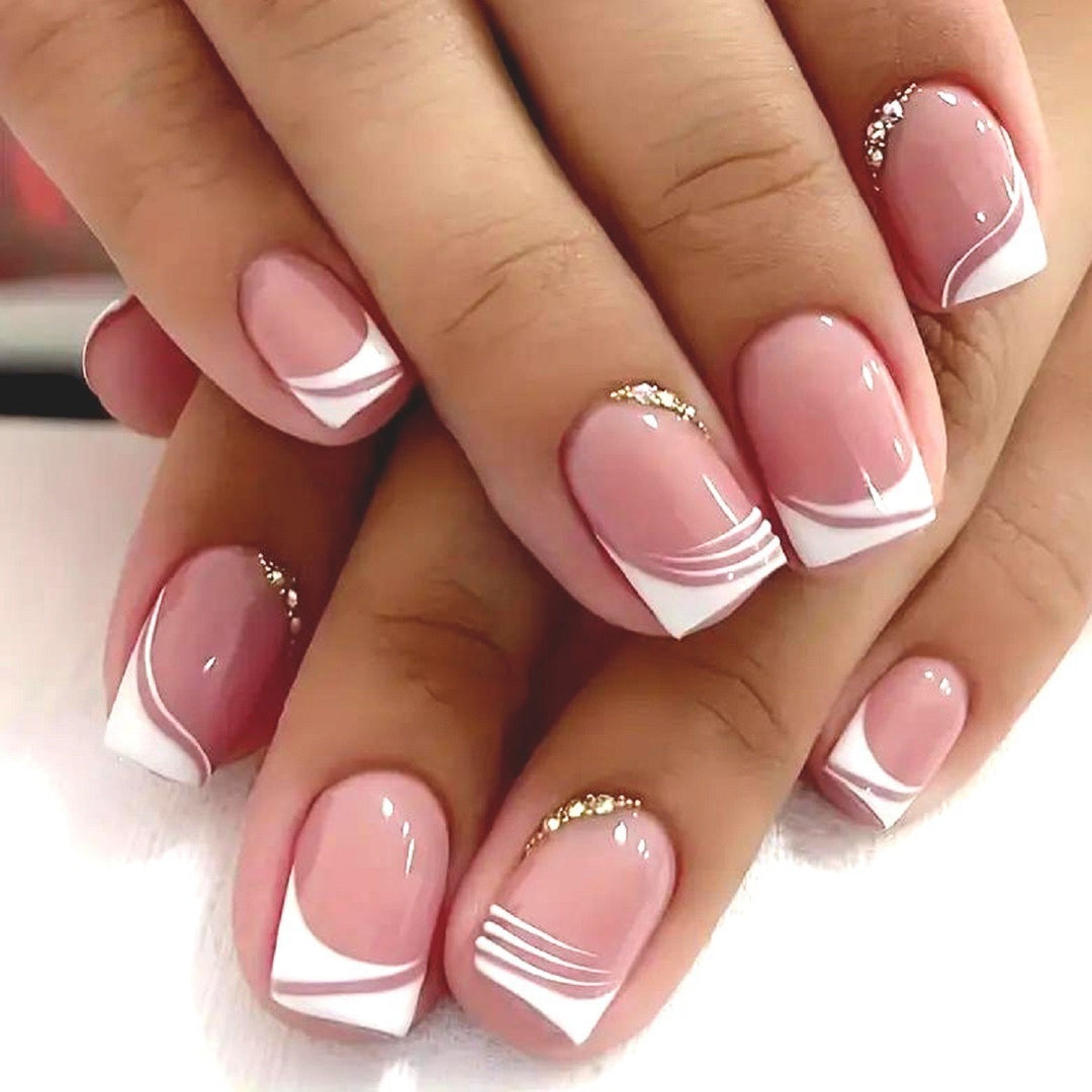 Kunstnageldesign mit eleganten Akzenten Karnz