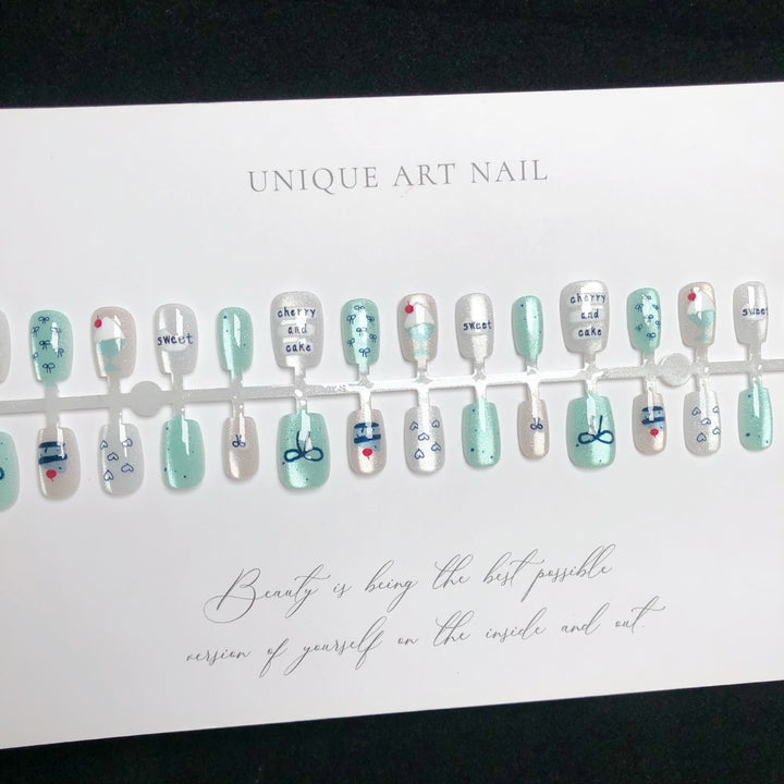 Süßes thematisches Press-On-Nagelset